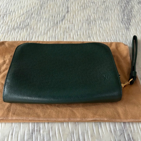 Authentic Louis Vuitton Taiga Pochette Baikal - Picture 2 of 12